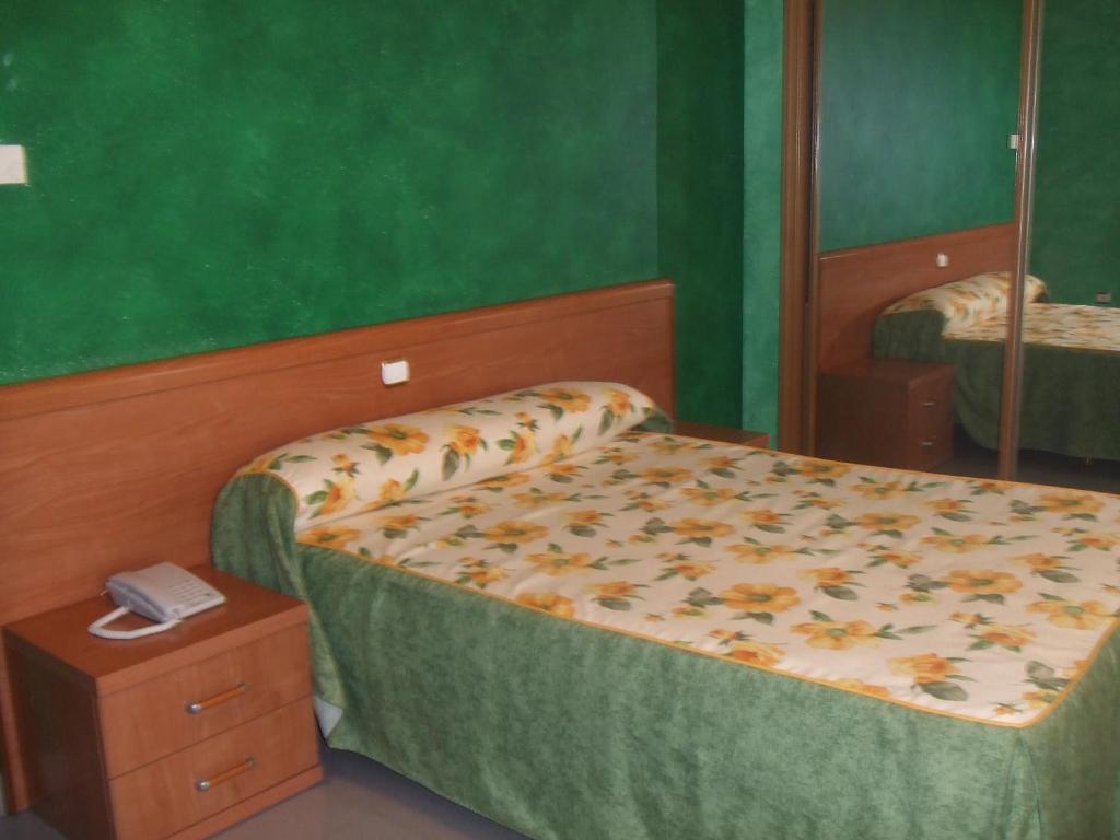 Hotel Vadorrey Roa Quarto foto