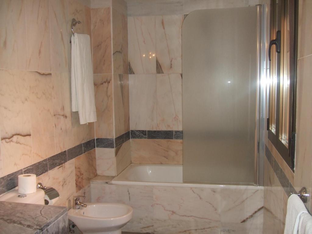 Hotel Vadorrey Roa Quarto foto